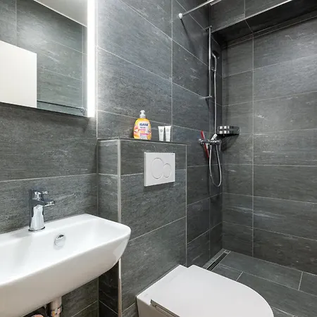Cosy 3 Bedroom Balcony Free Parking Fast Wifi * Sankt Moritz