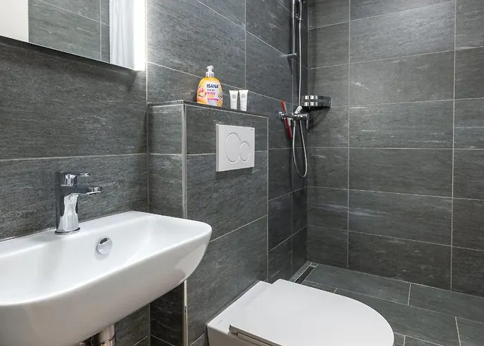 Apartment Cosy 3 Bedroom Balcony Free Parking Fast Wifi St. Moritz