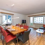 Apartmán Cosy 3 Bedroom Balcony Free Parking Fast Wifi *